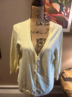 GAP Body Sz XL buttery yellow lightweight sweater